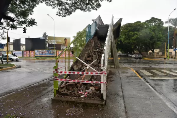 Reparan dos puentes peatonales que tienen más de tres décadas
