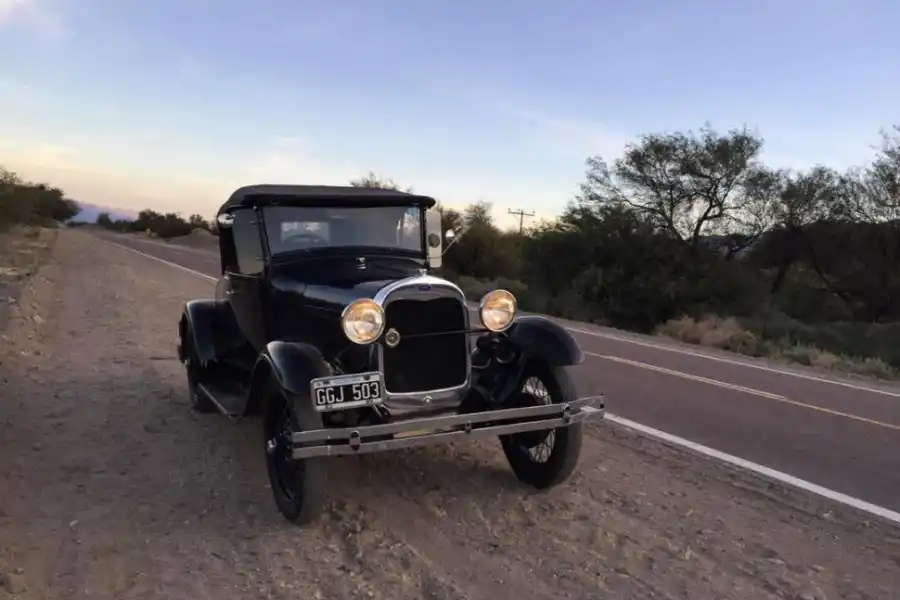 EN EL CAMINO. El Ford A del tucumano Diego Jaitt.