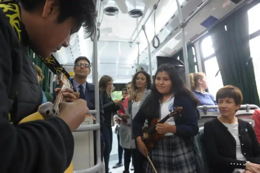 FOTO FINAL. Todos posan luego de la presentación del proyecto.