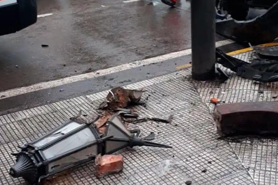 ACCIDENTE EN BARRIO NORTE. Ocurrió en la esquina de 25 de Mayo y Sarmiento.