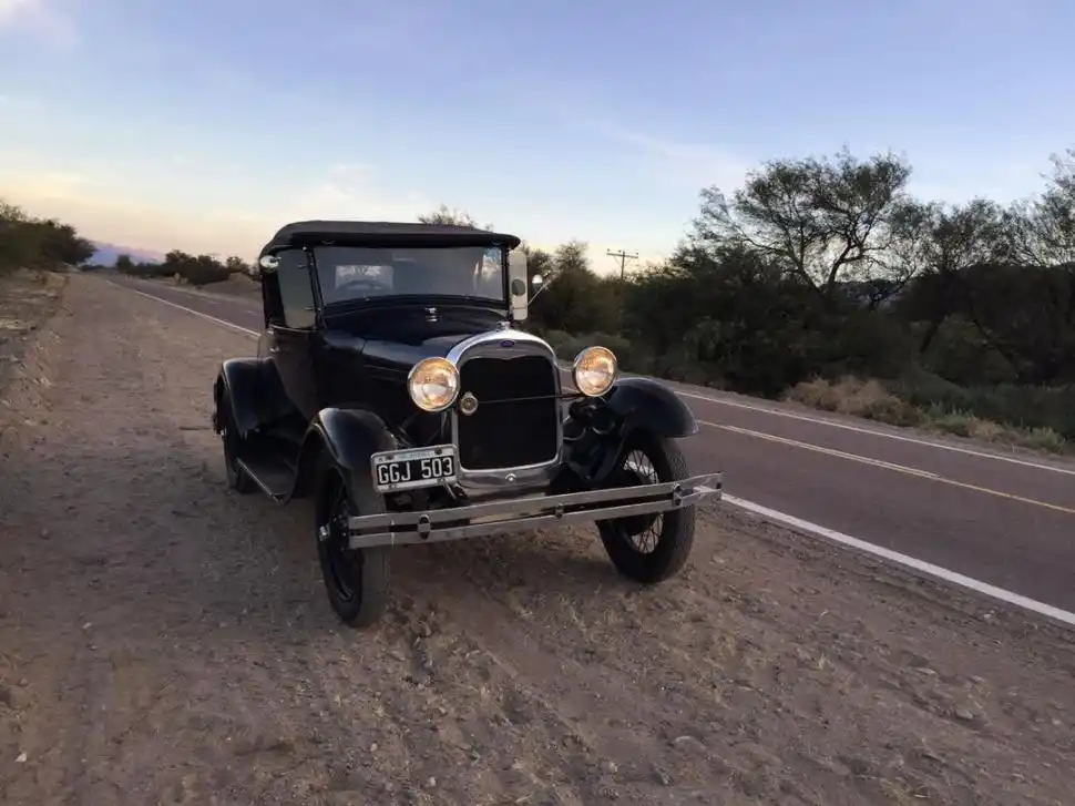 EN EL CAMINO. El Ford A del tucumano Diego Jaitt.