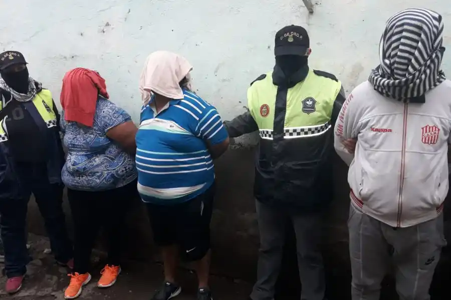 ALLANAMIENTOS. Hay un detenido y otros tres aprehendidos por comercialización de estupefacientes.