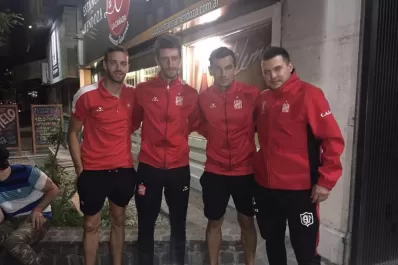 Pese a las restricciones, hinchas “santos” acompañaron a su equipo