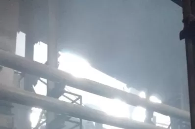 Dos operarios resultaron heridos cuando explotó parte de la caldera de un ingenio