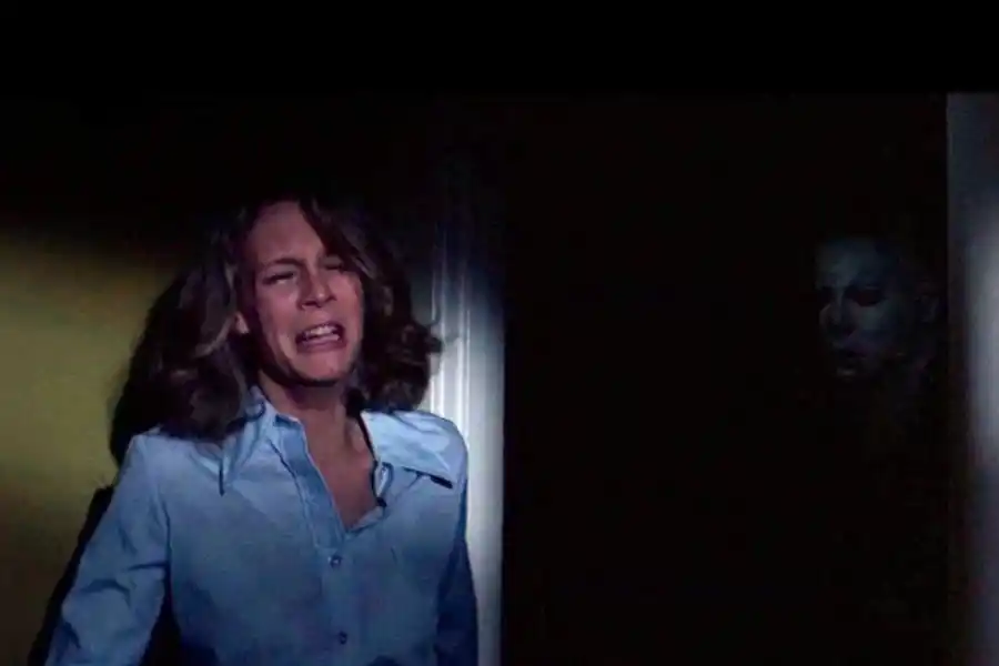 1978. Laurie Strode sufre a Michael. La expresión es de máxima angustia.
