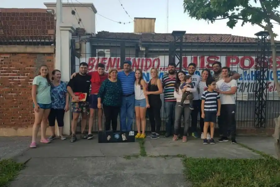 ASÍ LO RECIBIERON. Familiares y vecinos los esperaron para agasajarlo. la gaceta / foto de Antonio Ferroni