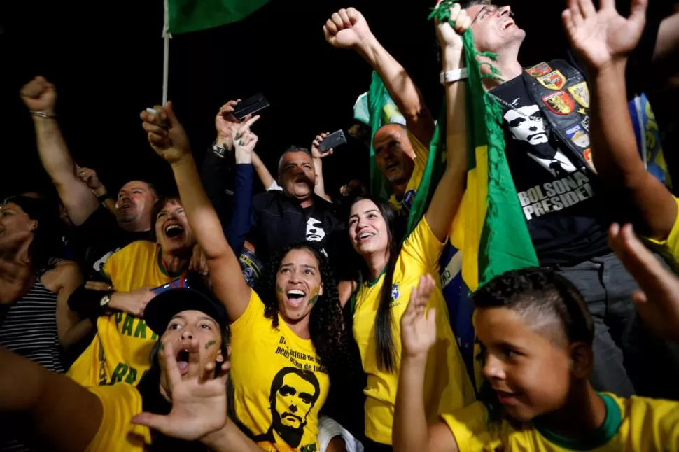 FESTEJOS. Seguidores de Bolsonaro celebraron el triunfo de su candidato. 