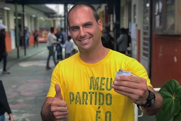 El hijo de Bolsonaro, duro con Boca: no me gusta la Bombonera; hay feo olor