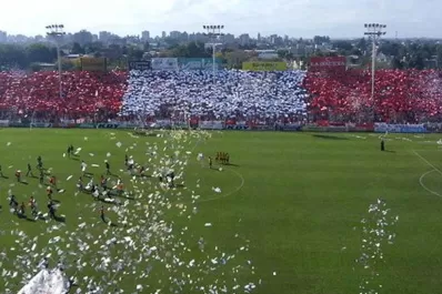 Podrían clausurar La Ciudadela por culpa de los rollos de papel que se arrojan