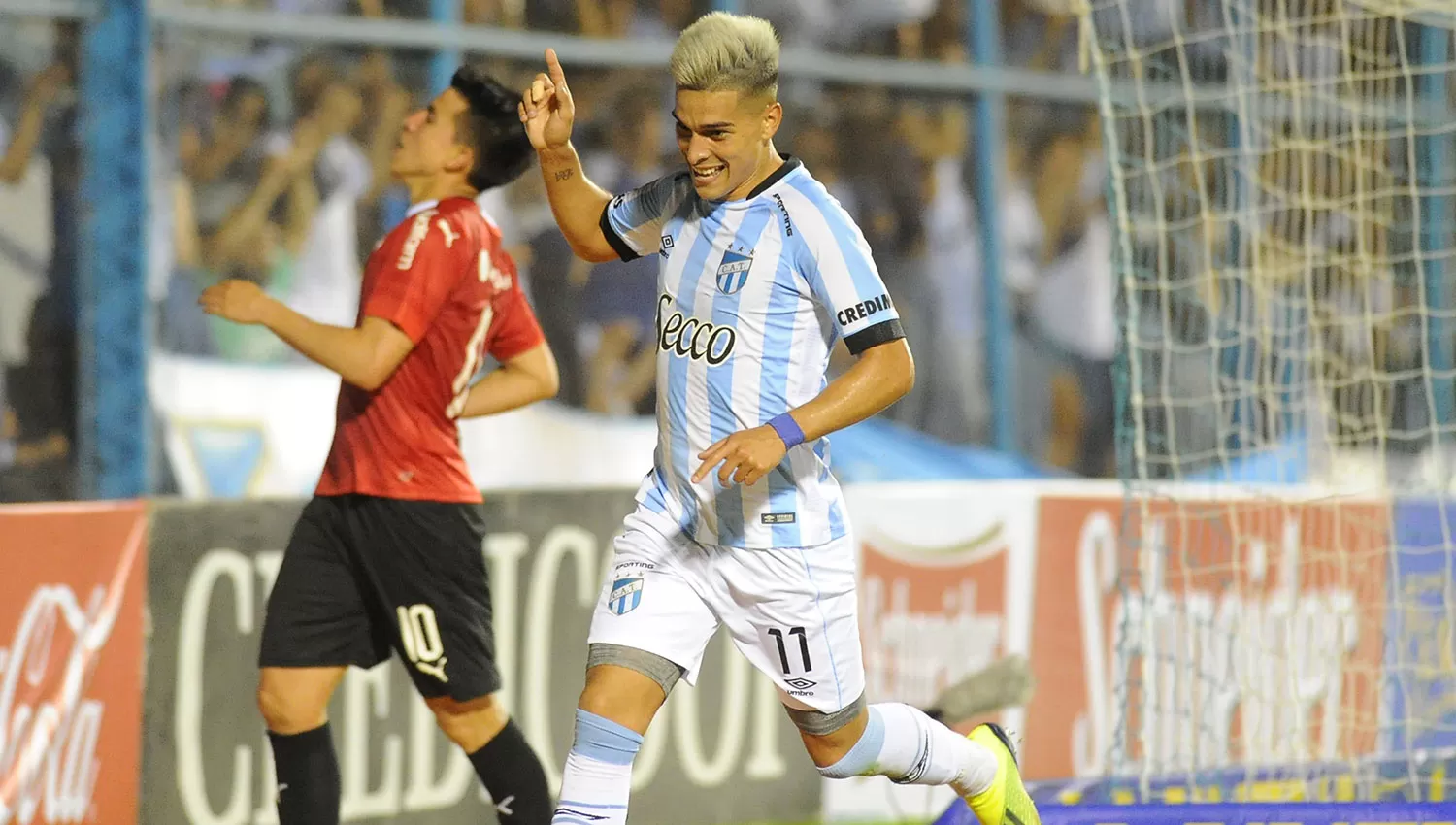 EN LEVANTADA. Álvarez venía de marcar el cuarto gol ante Independiente en el Monumental.