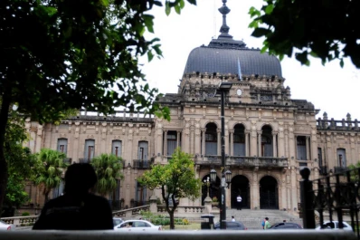 El gasto público tucumano seguirá el ritmo de la inflación y con mayor peso del salario estatal