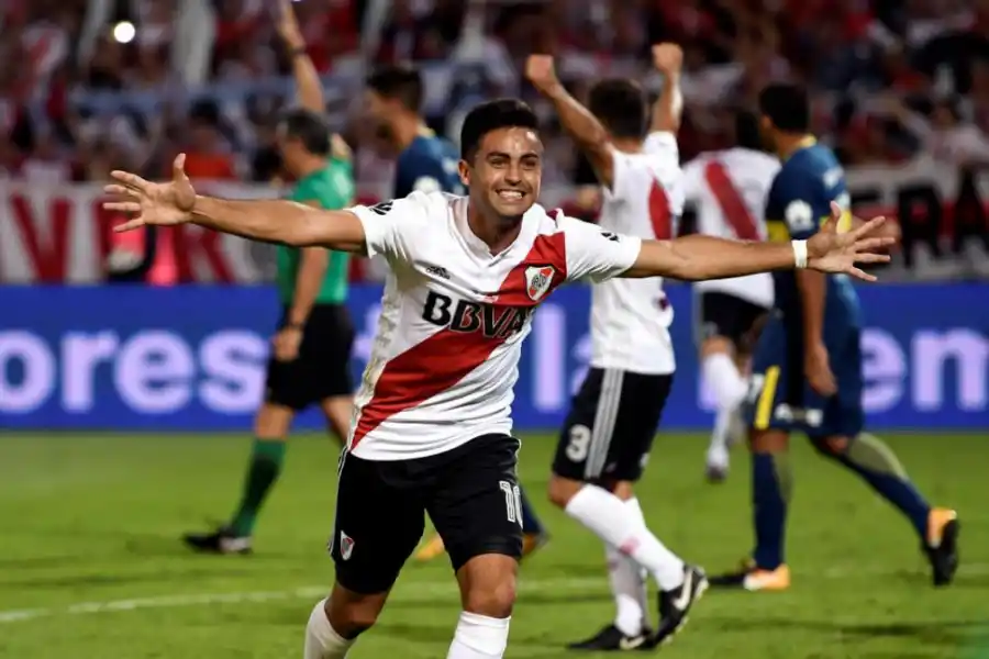 LA ÚLTIMA GRAN ALEGRÍA. Gonzalo Martínez celebra el gol que abrió el marcador en la final de la Supercopa Argentina, que terminó en manos del “Millonario”. archivo
