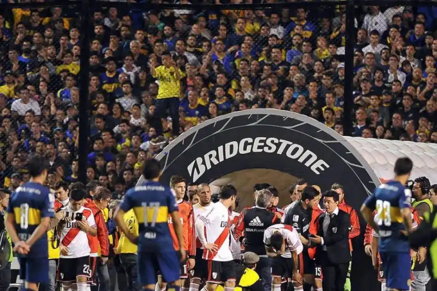 EN 2004. En semifinales, Boca dejó River en el camino gracias a los tiros penales.