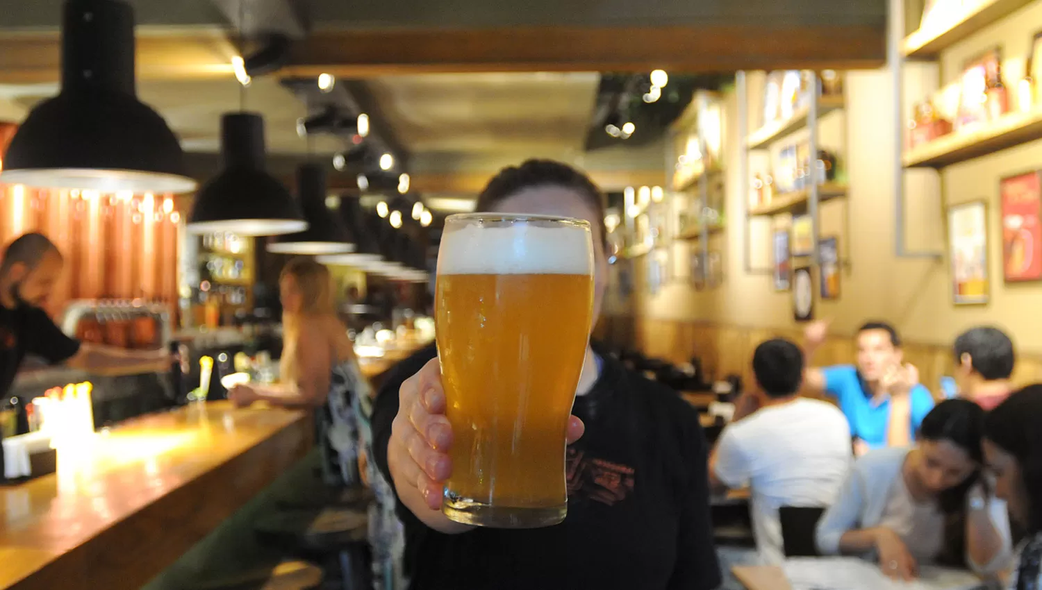 Los bares de cerveza artesanal se incrementaron en los últimos años.