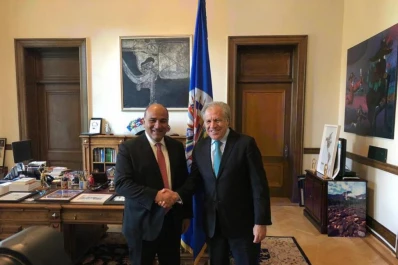 Manzur se reunió con el secretario general de la OEA