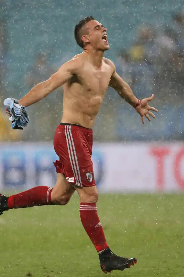 ABRIÓ EL CAMINO. Santos Borré convirtió el gol del empate transitorio. fotos reuters 