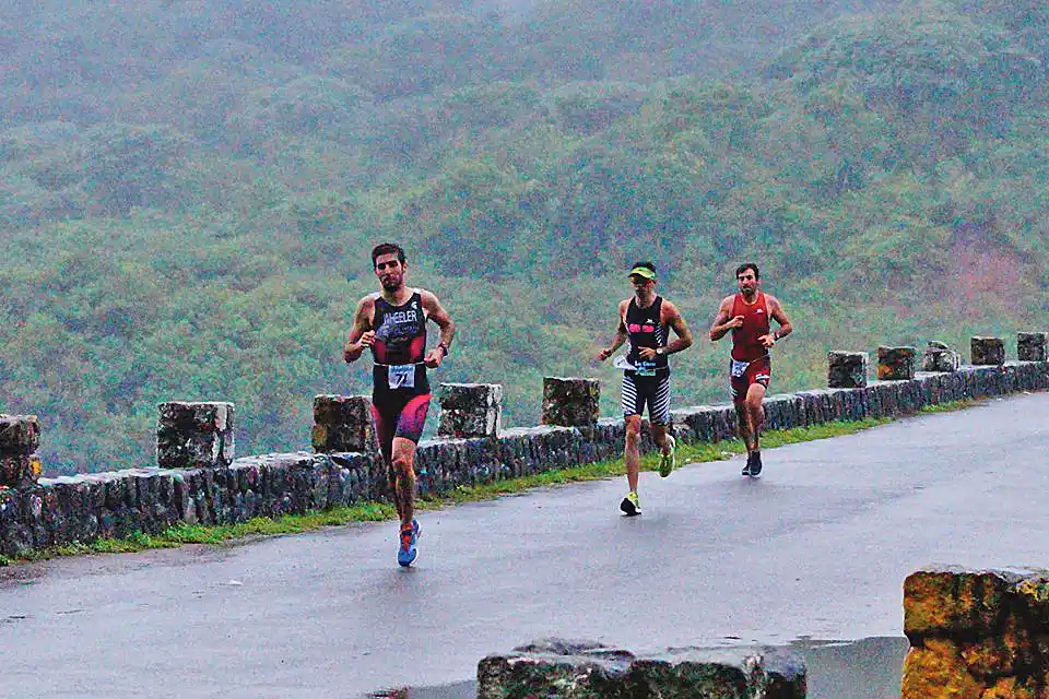 TROTE. Es una de las disciplinas que comprende el triatlón.-