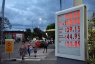 Volvió a aumentar la nafta y llenar el tanque ronda los $ 2.000