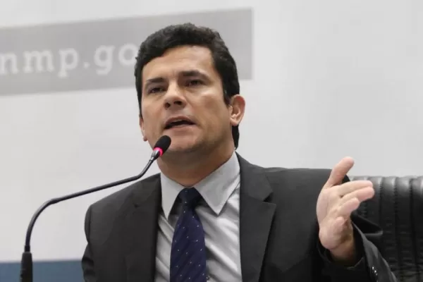 Moro, de “héroe anticorrupción” a ministro