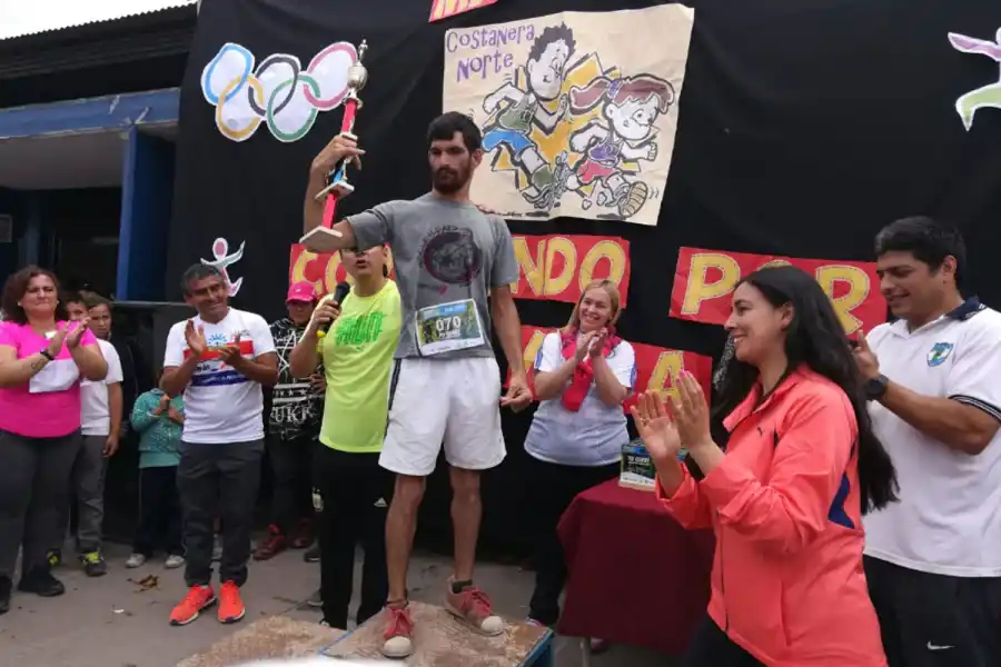 CAMPEÓN. El jueves se corrió la maratón de la Costanera y Luis salió primero.