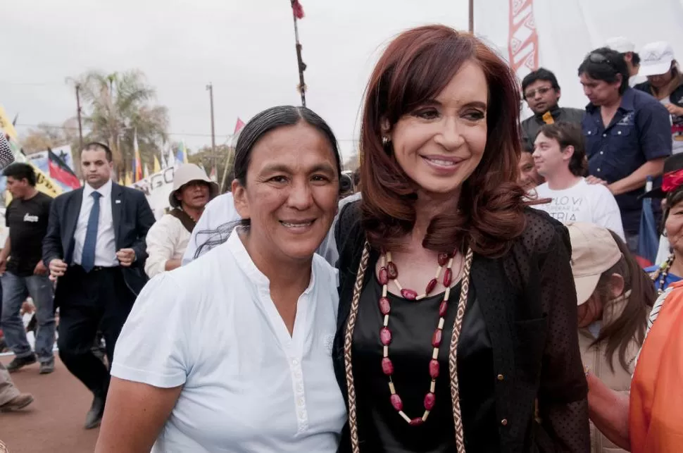 OTROS TIEMPOS. Milagro Sala y Cristina Fernández, durante uno de sus tantos encuentros políticos-sociales.  