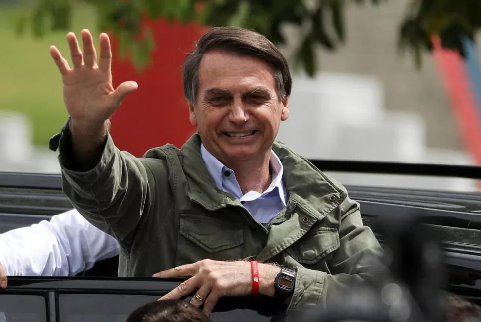 DUALIDAD. Bolsonaro promete combatir la crisis, la corrupción y la inseguridad. Pero gobernará un país dividido. REUTERS