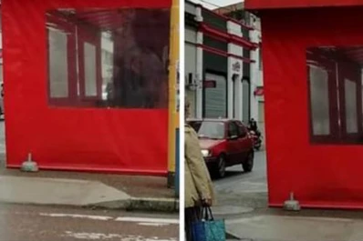 Una cortina fija impide el ascenso por una rampa para discapacitados