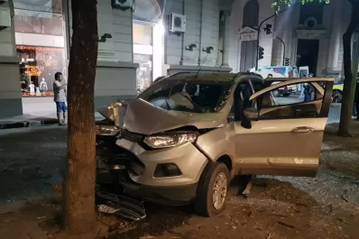 Las fotos más impactantes del choque en la esquina del Banco Nación