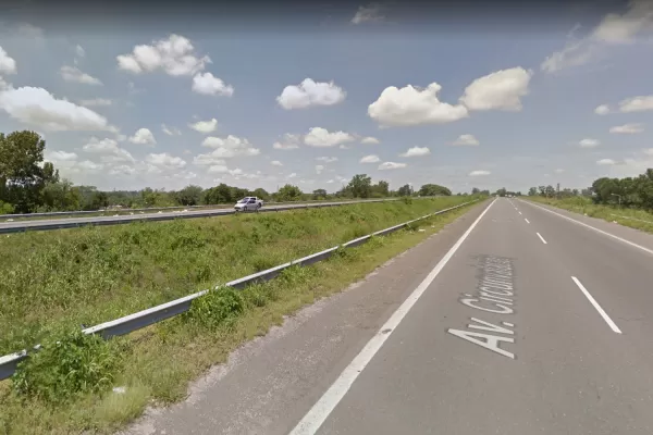 Dos delincuentes fueron sorprendidos cuando asaltaban a un camionero en la autopista