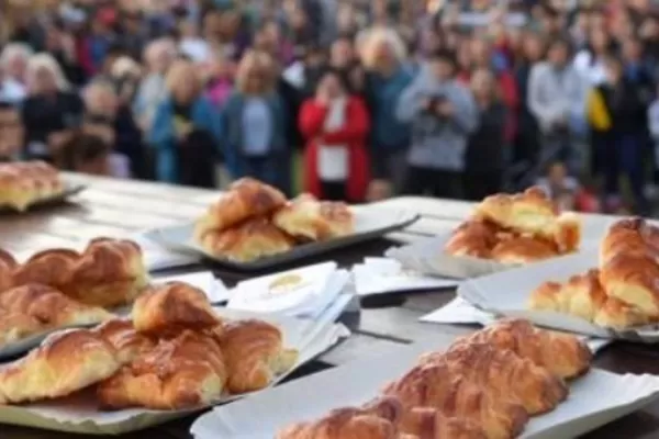 Un ex campeón de boxeo murió en un concurso de comer medialunas
