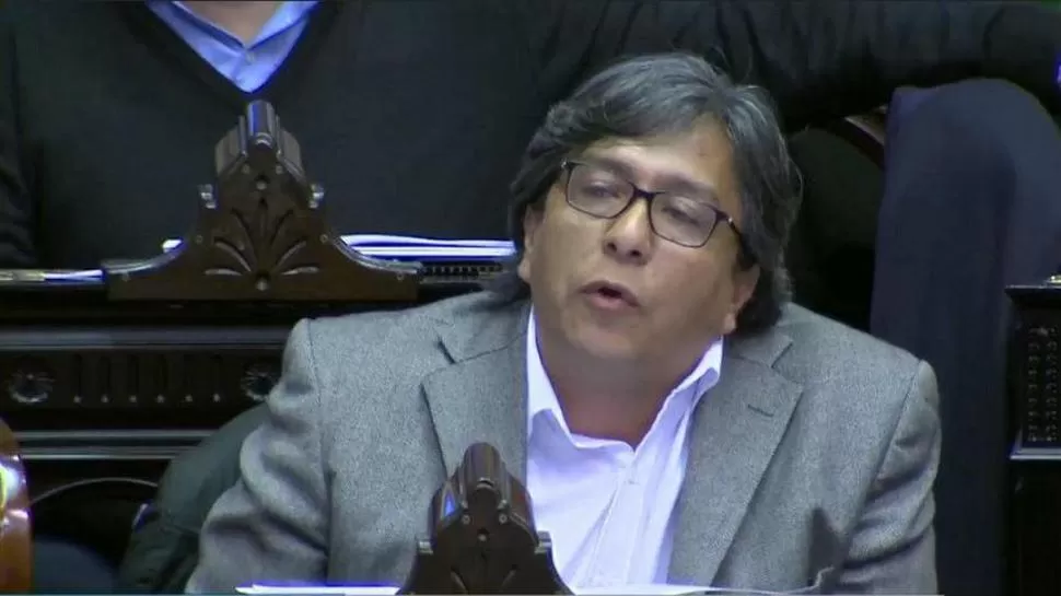 EN CONTRA. El diputado Santillán (FPV) rechazó en el recinto el Presupuesto.  