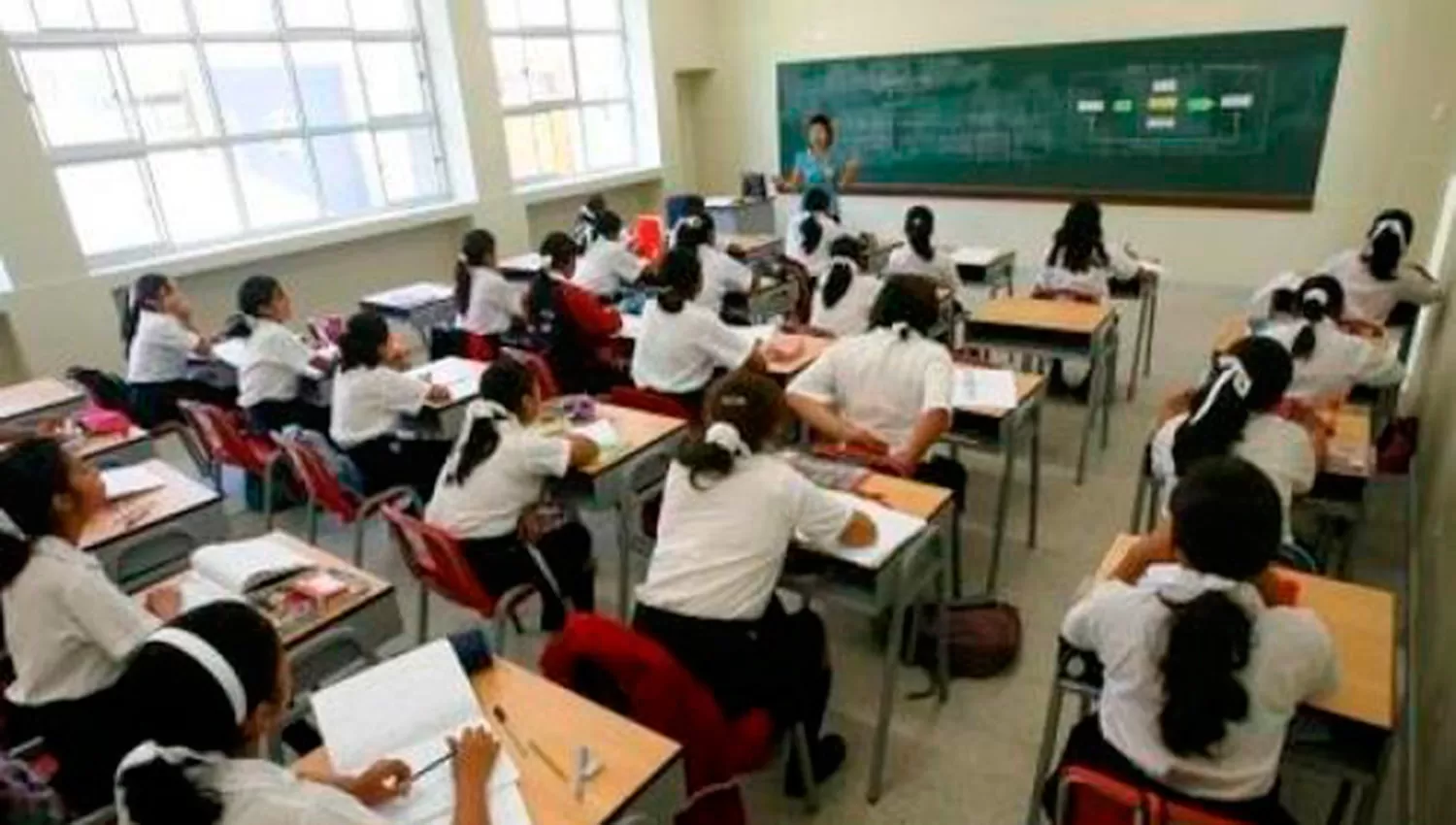 Sorpresa de padres por un aumento retroactivo en las cuotas de los colegios privados