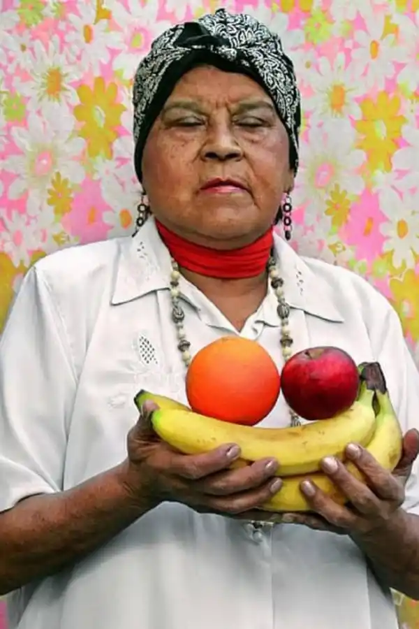 “GORDA & FRUTAS”. De Teves.