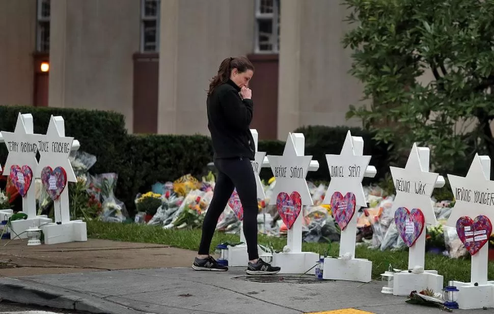 SANGRE Y ODIO. La masacre en una sinagoga de Pittsburgh, 10 días antes de los comicios, muestra la tensión política en el país, según varios expertos. reuters