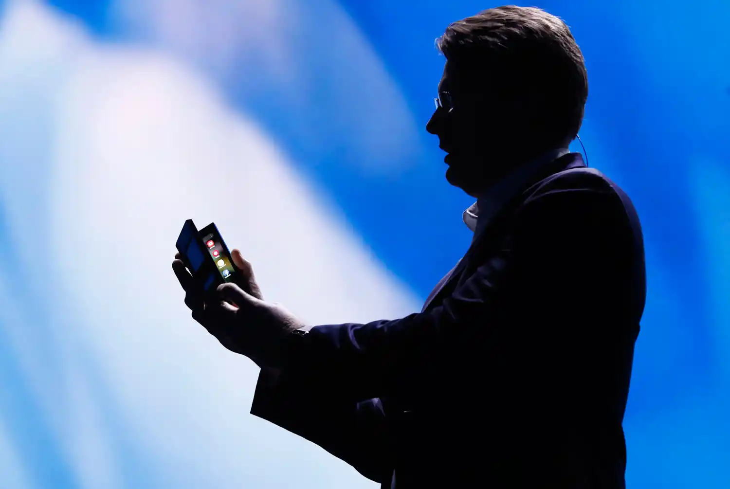 GALAXY X. El celular plegable de Samsung.