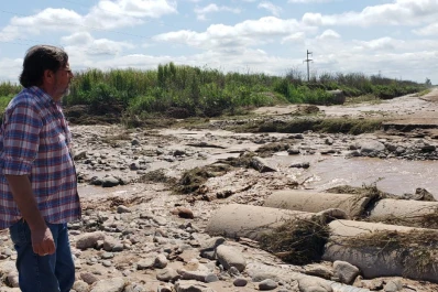 La lluvia destrozó caminos y hay unas 300 familias aisladas en el sur tucumano