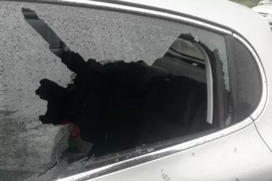 Otro ataque de rompevidrios: esta vez en Santiago al 4.500