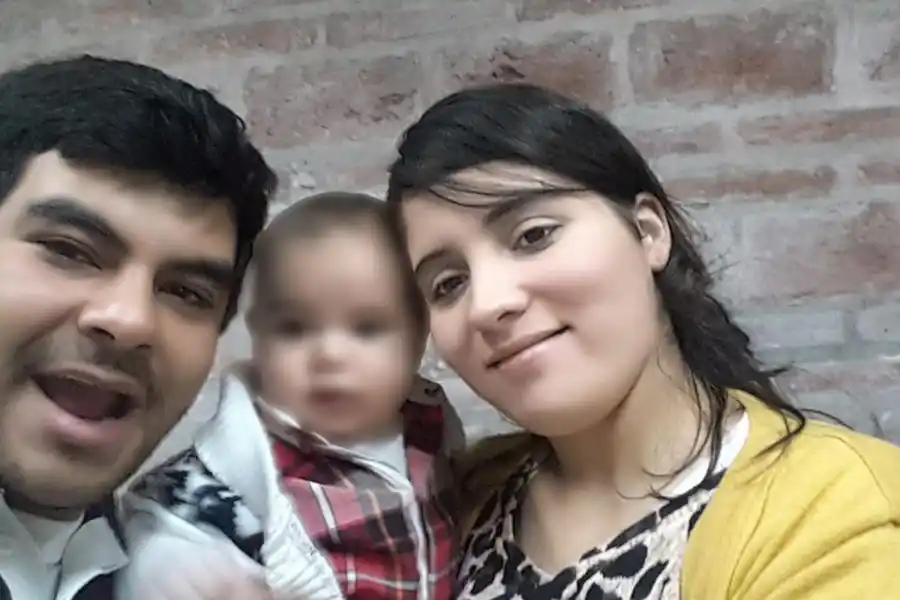 FAMILIA. Claudio Adrián Sánchez, su esposa Dalila y uno de sus hijos