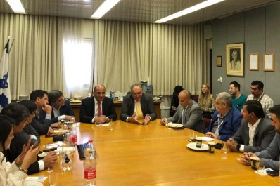 Manzur busca experiencias de Israel para aplicar a la salud pública tucumana