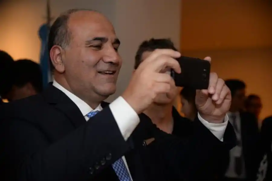 ARCHIVO PROPIO. El mandatario sacó varias fotos con su celular. 