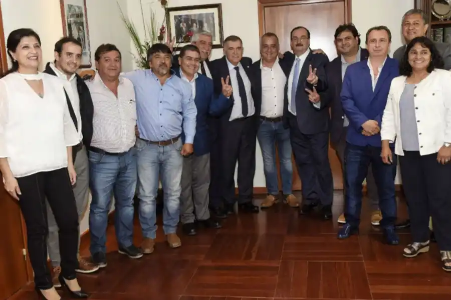 “Las viejas prácticas no van más”: la convocatoria política de Alperovich en Facebook