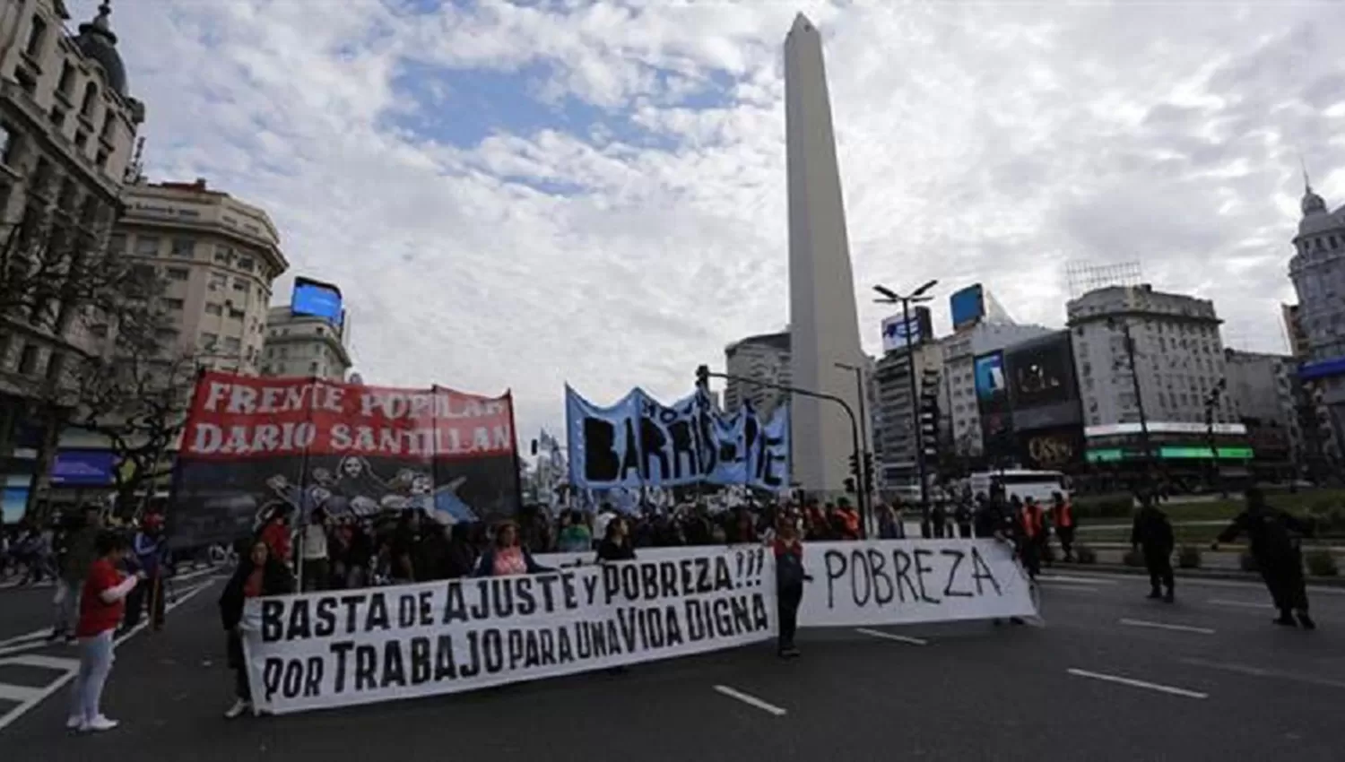 El Reino Unido alerta a turistas a que eviten manifestaciones por posibles atentados en la Argentina