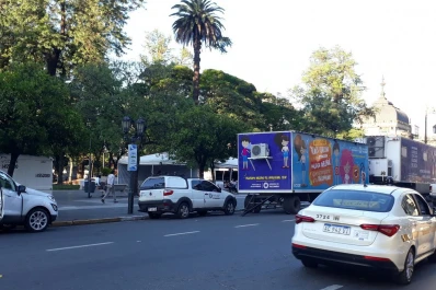 Chequeos médicos, consultas y actividades físicas en la plaza Independencia