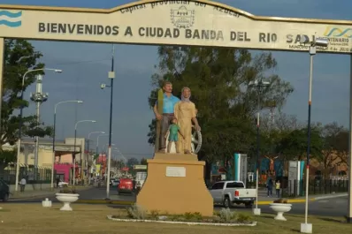 Bulubú apuñaló a un hombre y se escondió en el río; ahora lo busca la Policía