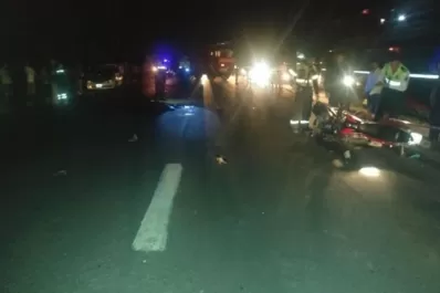 Tragedia en el sur: chocó, cayó de la moto y murió arrollado por un auto