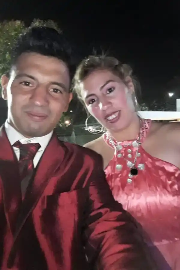 DANIEL Y ROMINA. Los hermanos Medina, en una fiesta. Hoy, durante el partido, no estarán juntos.