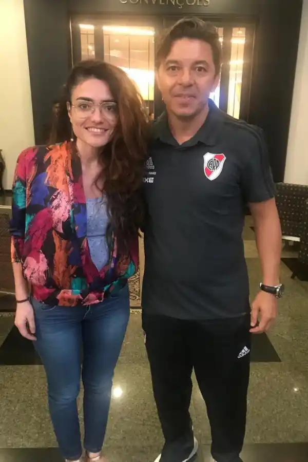 CELESTE Y EL “MUÑECO”. Núñez y Gallardo, antes del duelo con Gremio. Su novio, de Boca, está en México.