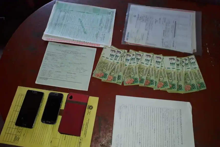 ALLANAMIENTOS. Se secuestraron dinero, celulares y papeles.