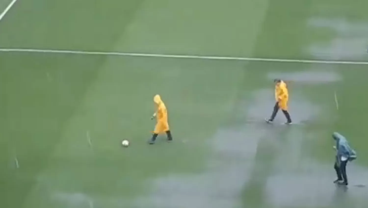 Desde Boca dijeron que no es posible jugarse si continúa lloviendo con intensidad.