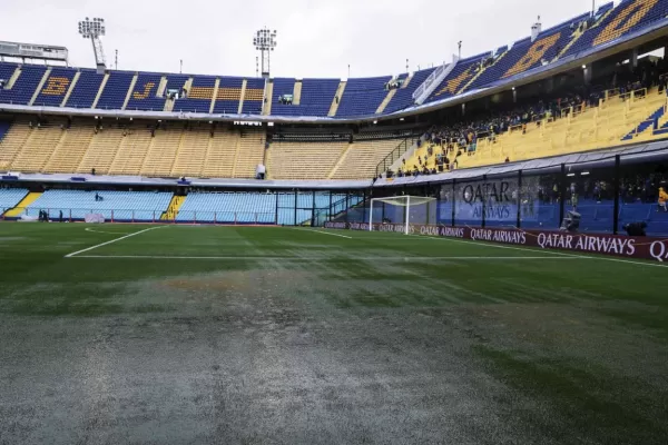 Tras la confirmación de la postergación de la final entre Boca y River, cubrirán el césped con una lona